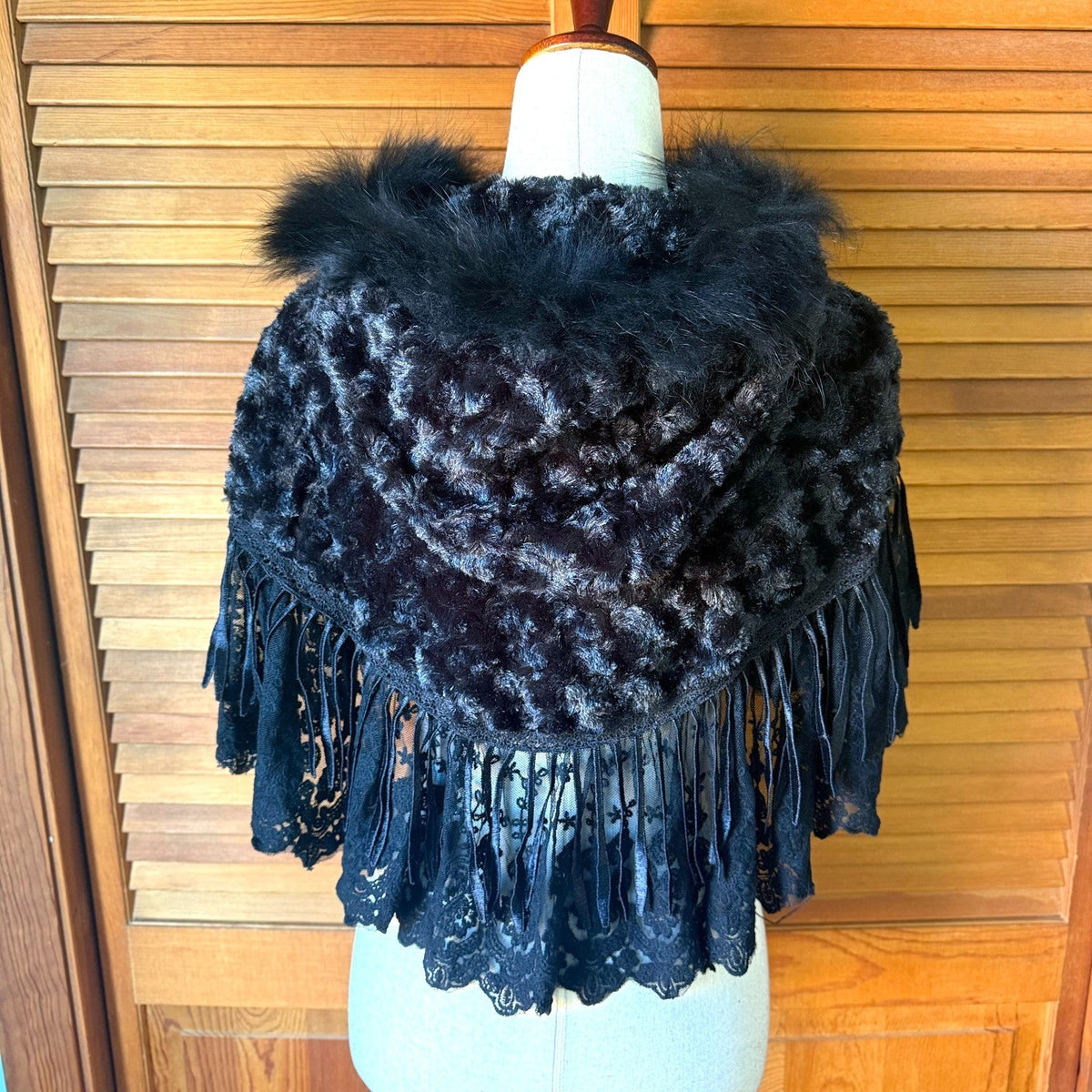 Vintage RQ-BL Gothic Victorian Dark Cottage EGL Vkei Black Faux Fur Hood Cape OS