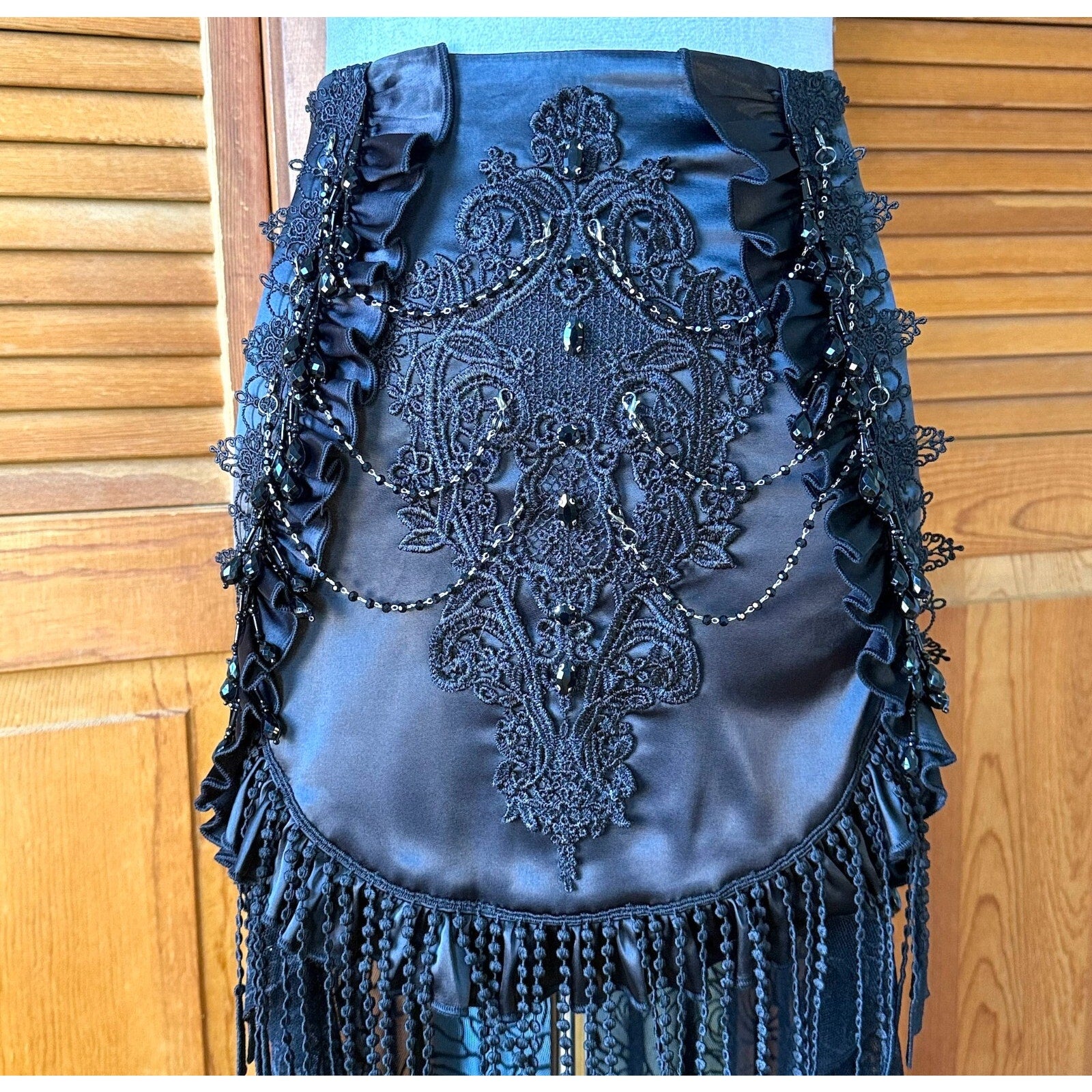 Devil Fashion Gothic Victorian Vkei High-Low Satin Bound by You Chain Skirt