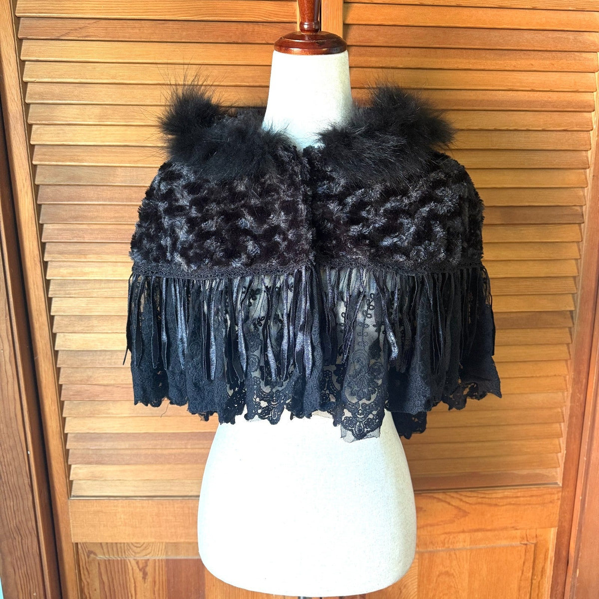 Vintage RQ-BL Gothic Victorian Dark Cottage EGL Vkei Black Faux Fur Hood Cape OS