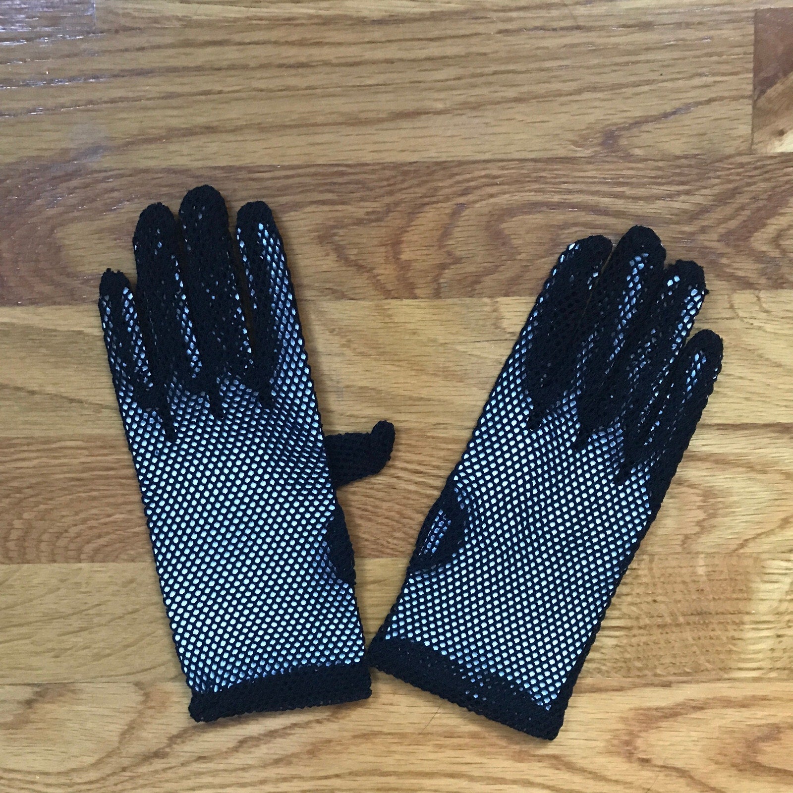 Punk Old School Goth Halloween 80s Wrist Length Fishnet Gloves