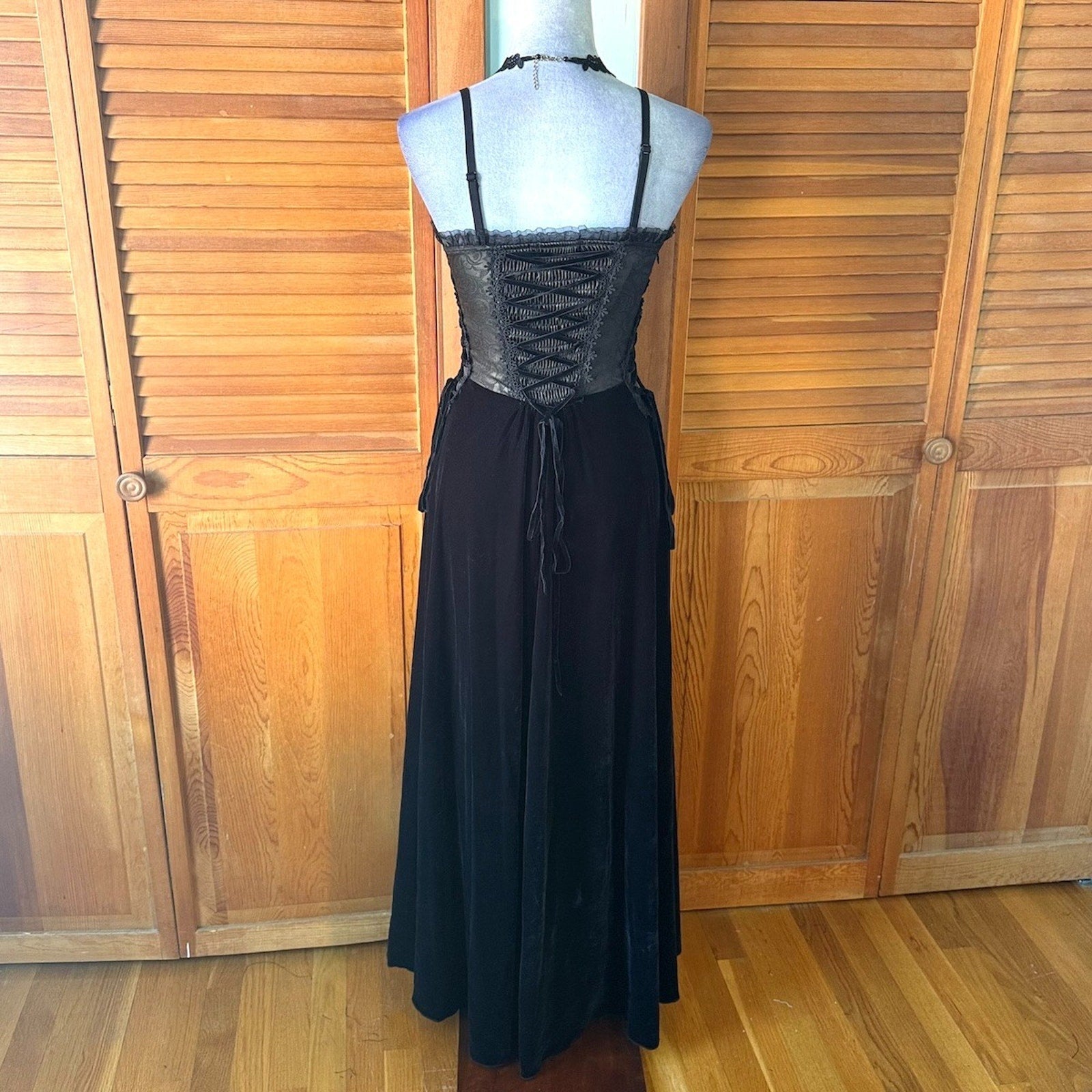 Devil Fashion Gothic Victorian Vampire In the Cover of the Night Black Dress