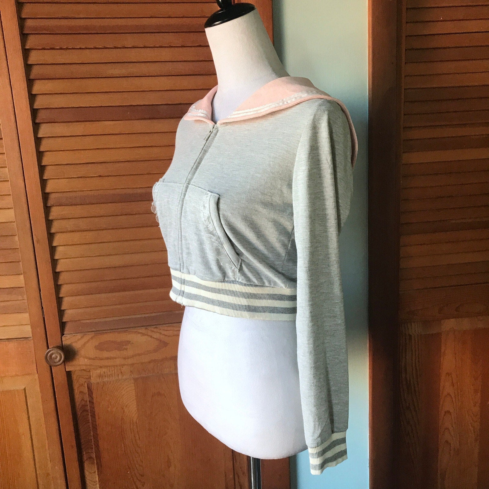 Lolita Kawaii Harajuku Dollcore Parisian Born Gray Pink Cropped Zip-Up Top S