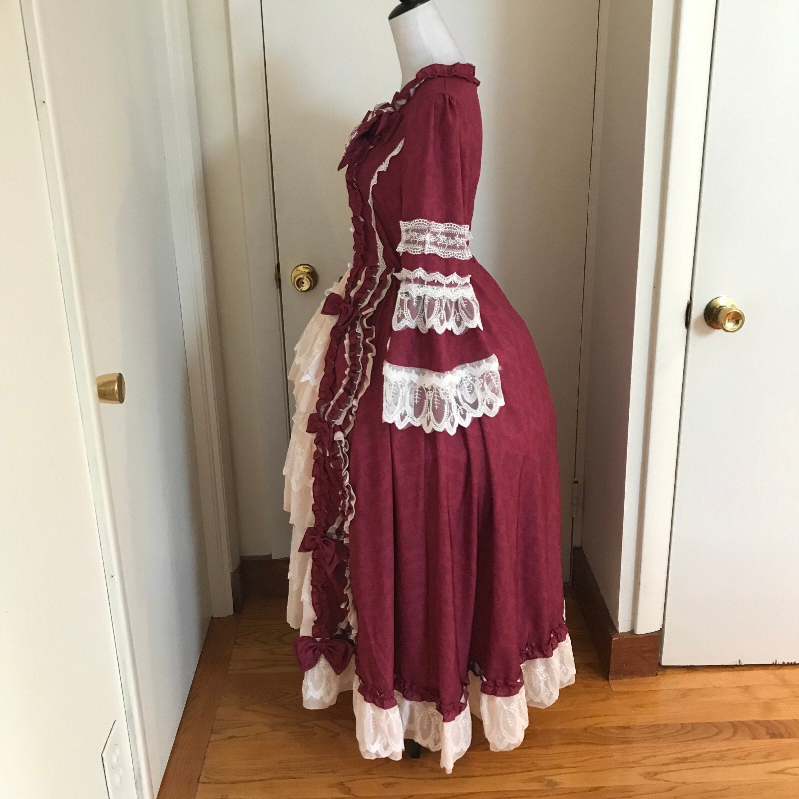 Gothic Victorian Lolita Anime Cosplay Burgundy Ivory Lace Bow Princess Gown