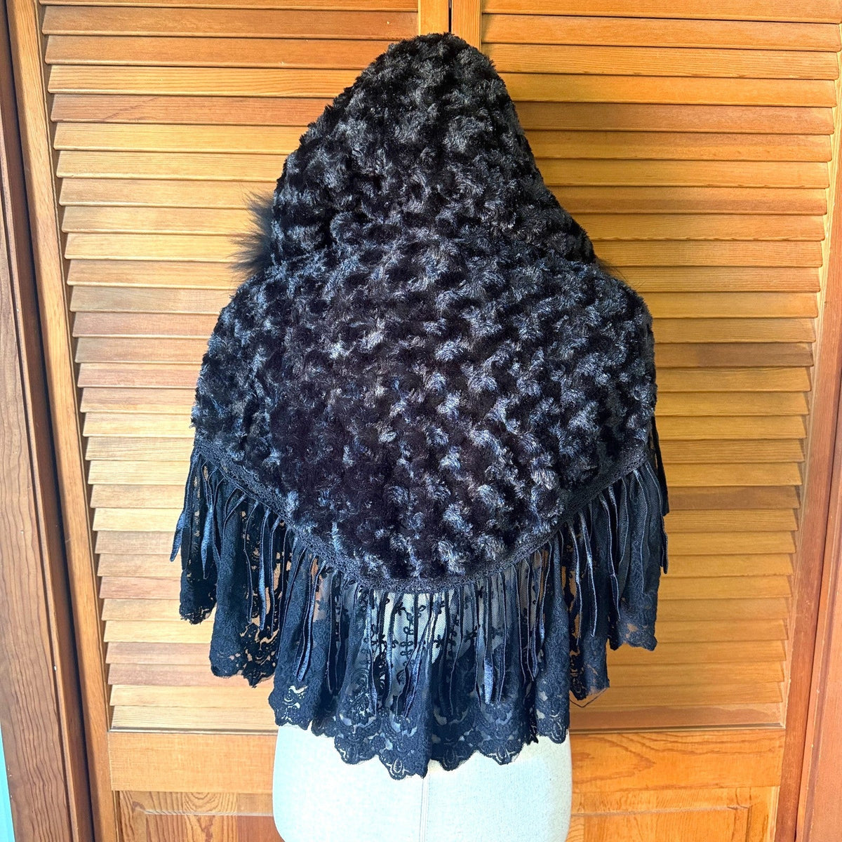 Vintage RQ-BL Gothic Victorian Dark Cottage EGL Vkei Black Faux Fur Hood Cape OS
