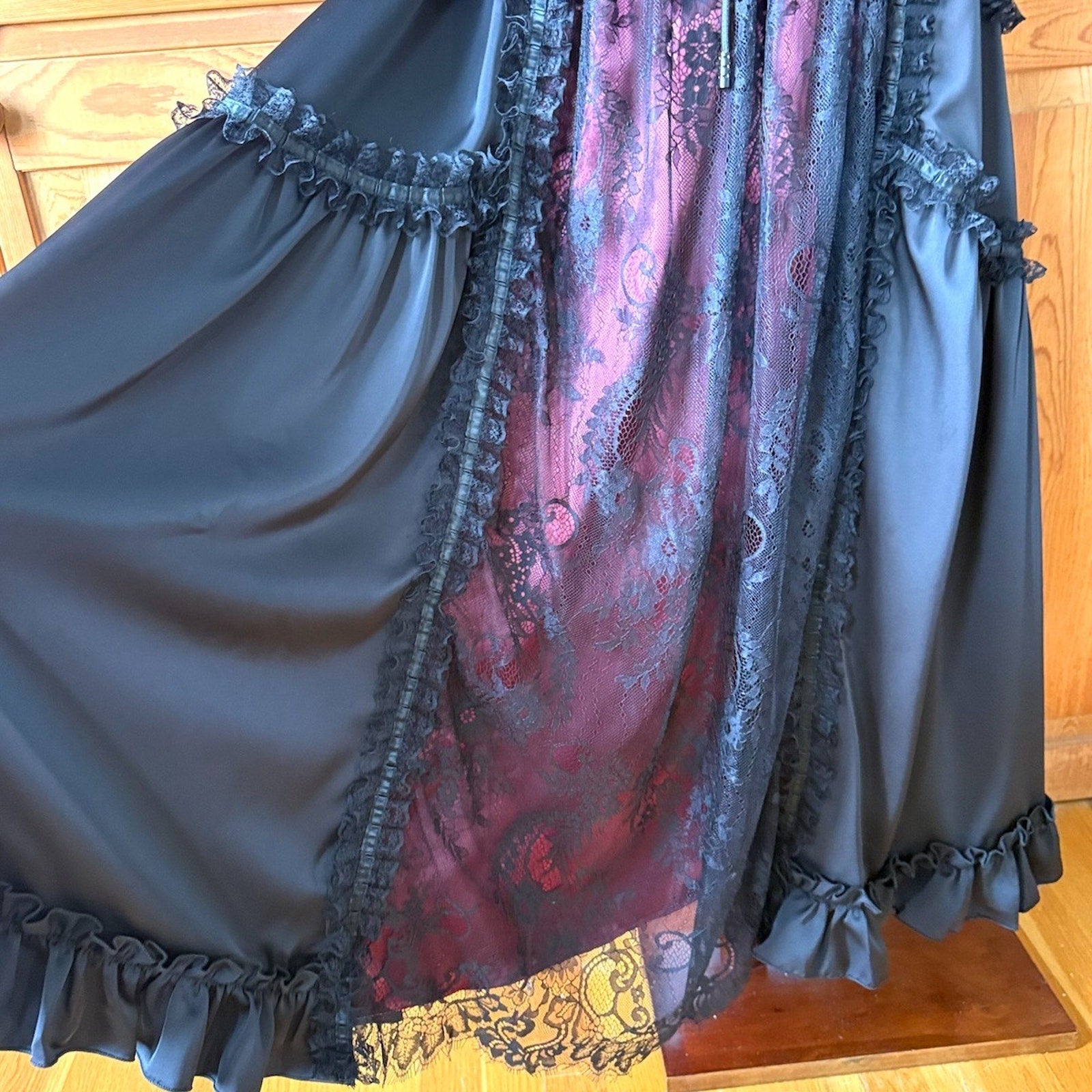 Dark in Love Gothic Victorian Vampire Vkei Black & Red Satin Ruffle Lace Skirt