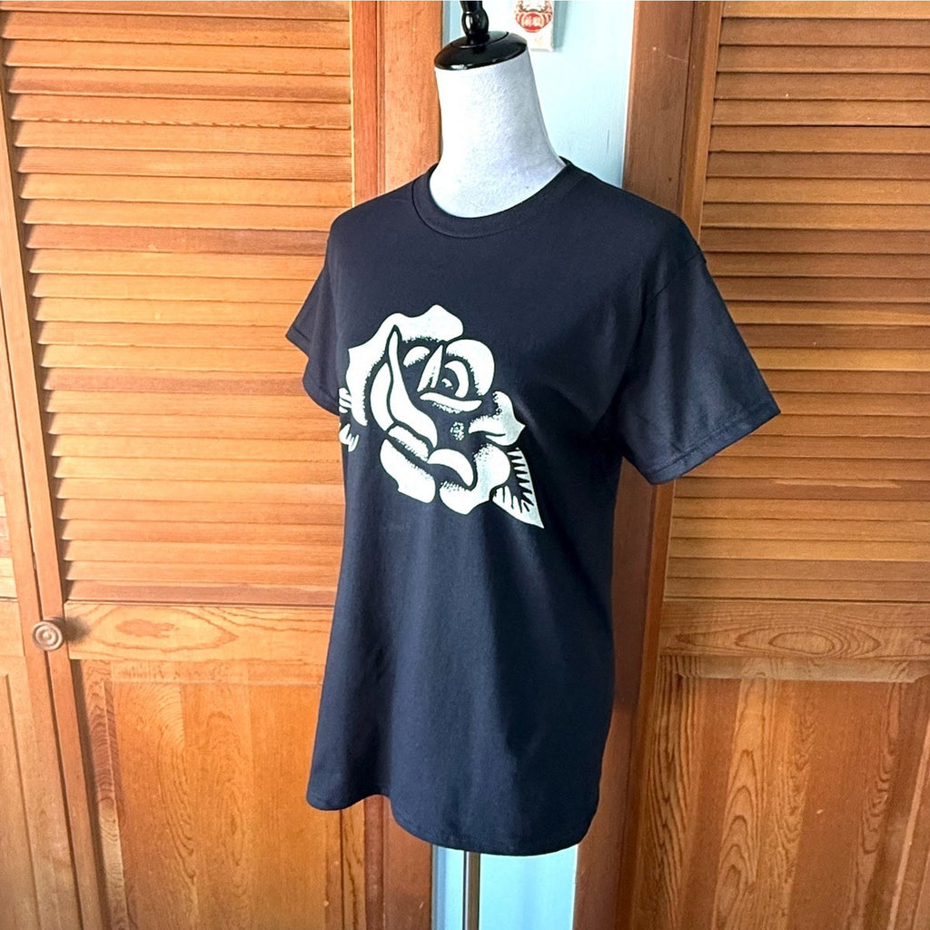 Goth Punk Emo Garden Goth Dark Fairycore White Rose Print Black Tee T-Shirt S