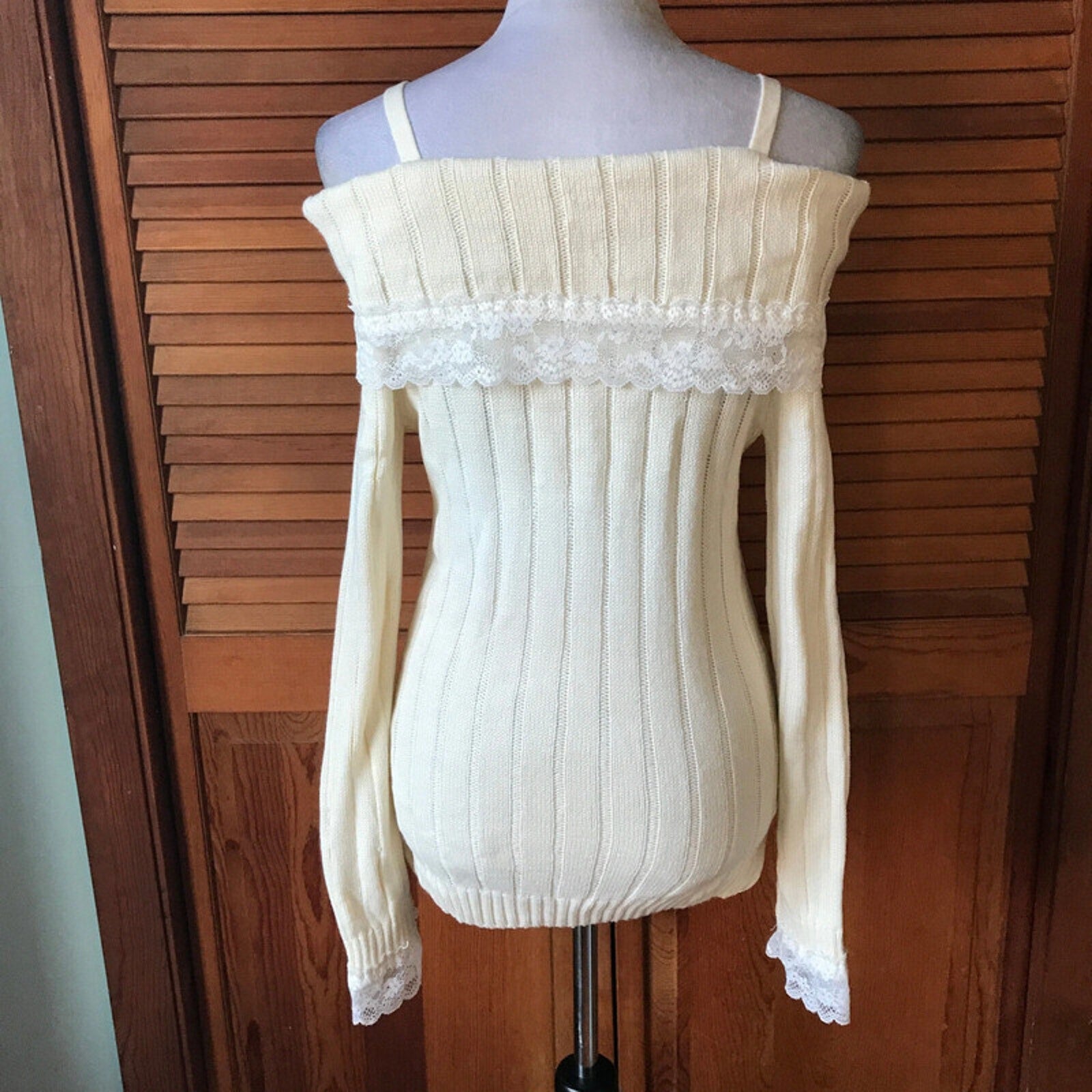 Victorian Lolita Kawaii J-fashion Ivory Fold-Over White Lace Sweater