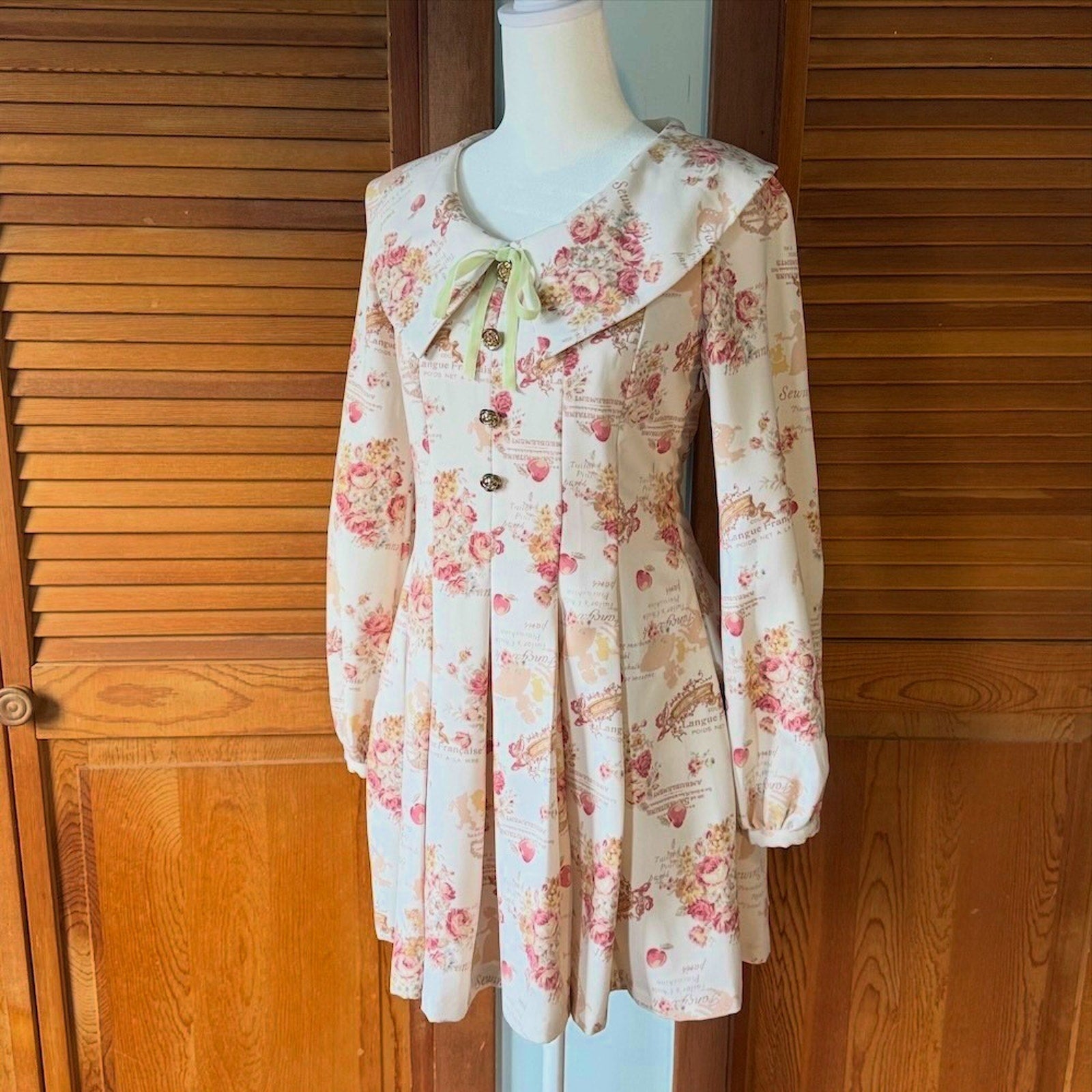 Liz Lisa J-fashion Gyaru Himekaji Victorian Rose Ivory Lace-Up Back Dress XS