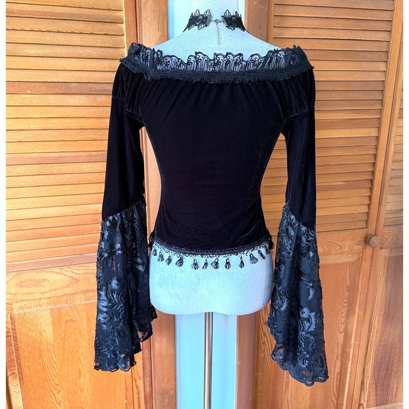 Devil Fashion Gothic Victorian Vampire Black Velvet Beaded Rose & Lace Top