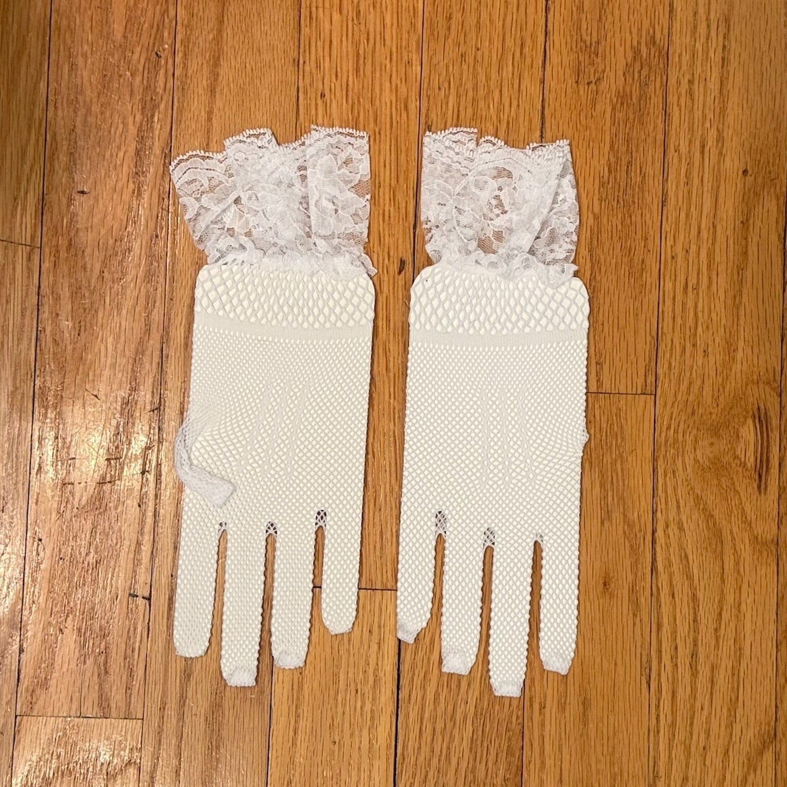 Gothic Victorian Lolita EGL Lolita Vampire White Fishnet Lace & Bow Gloves