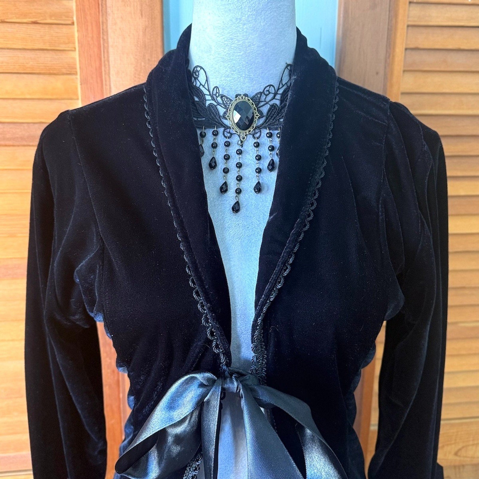 Vintage Phaze UK Gothic Victorian Vampire Aristocrat Y2K White Cross Jacket XS-S