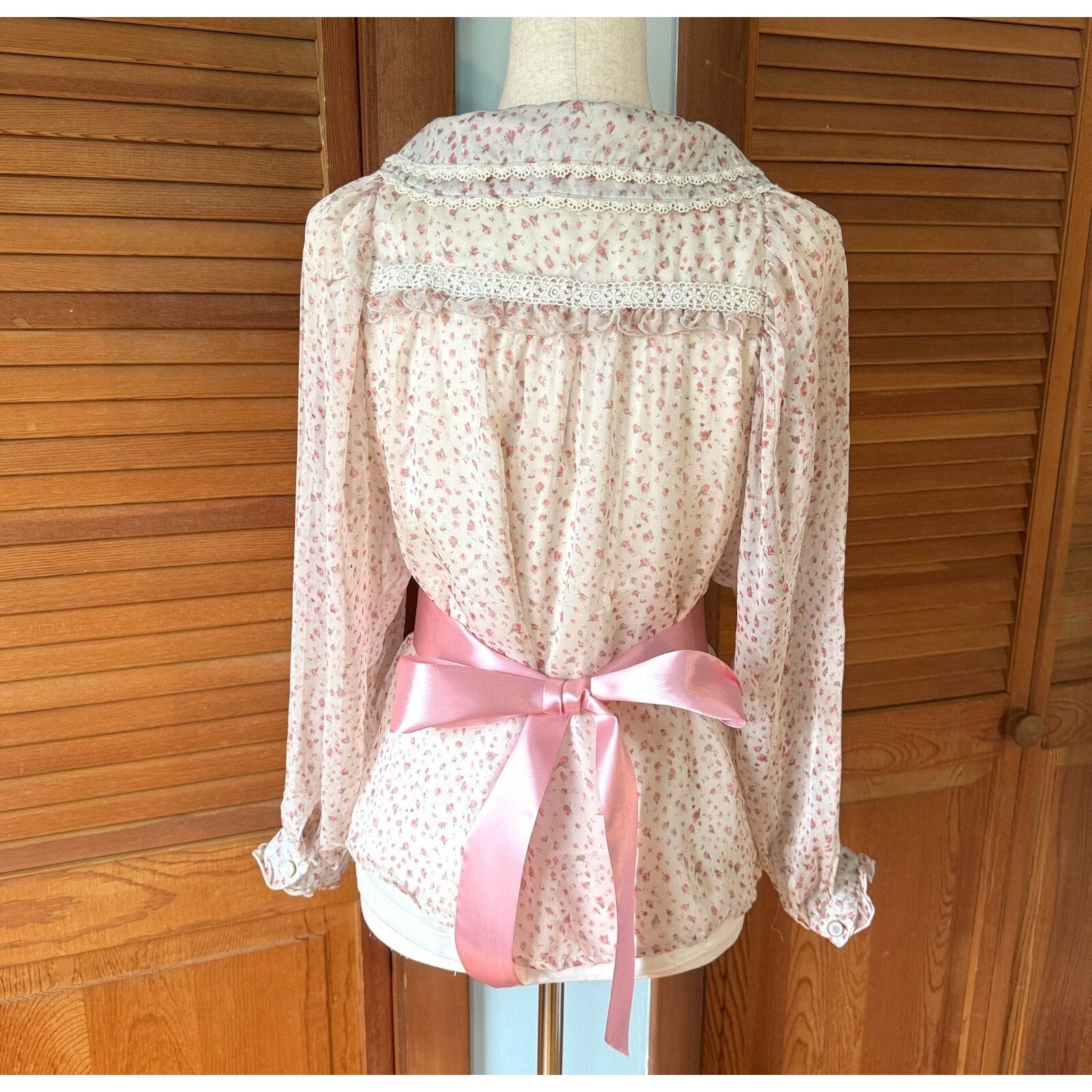 Whimsigoth Victorian J-fashion Lolita Jirai Ivory Pink Rose Wide Collar Shirt M