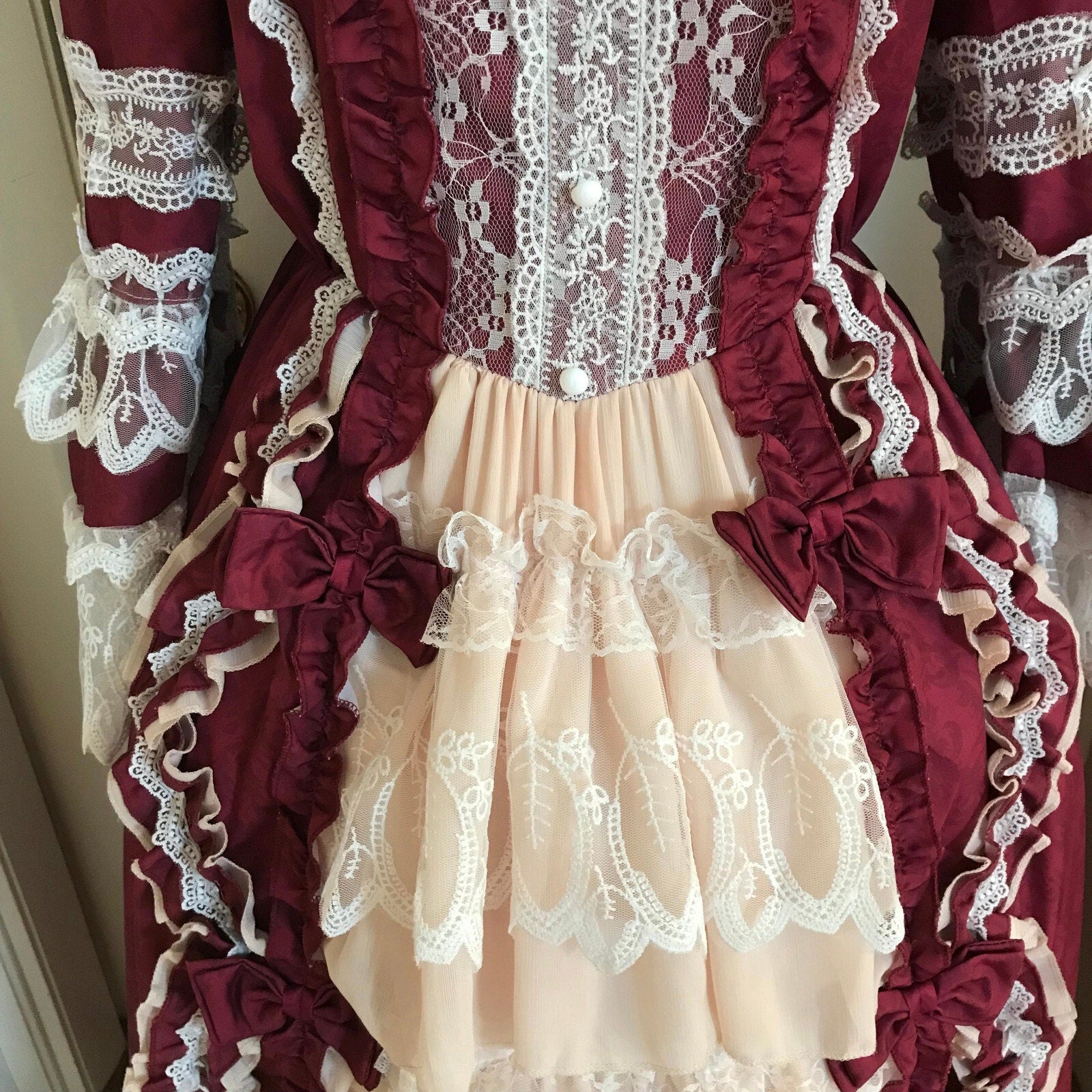 Gothic Victorian Lolita Anime Cosplay Burgundy Ivory Lace Bow Princess Gown