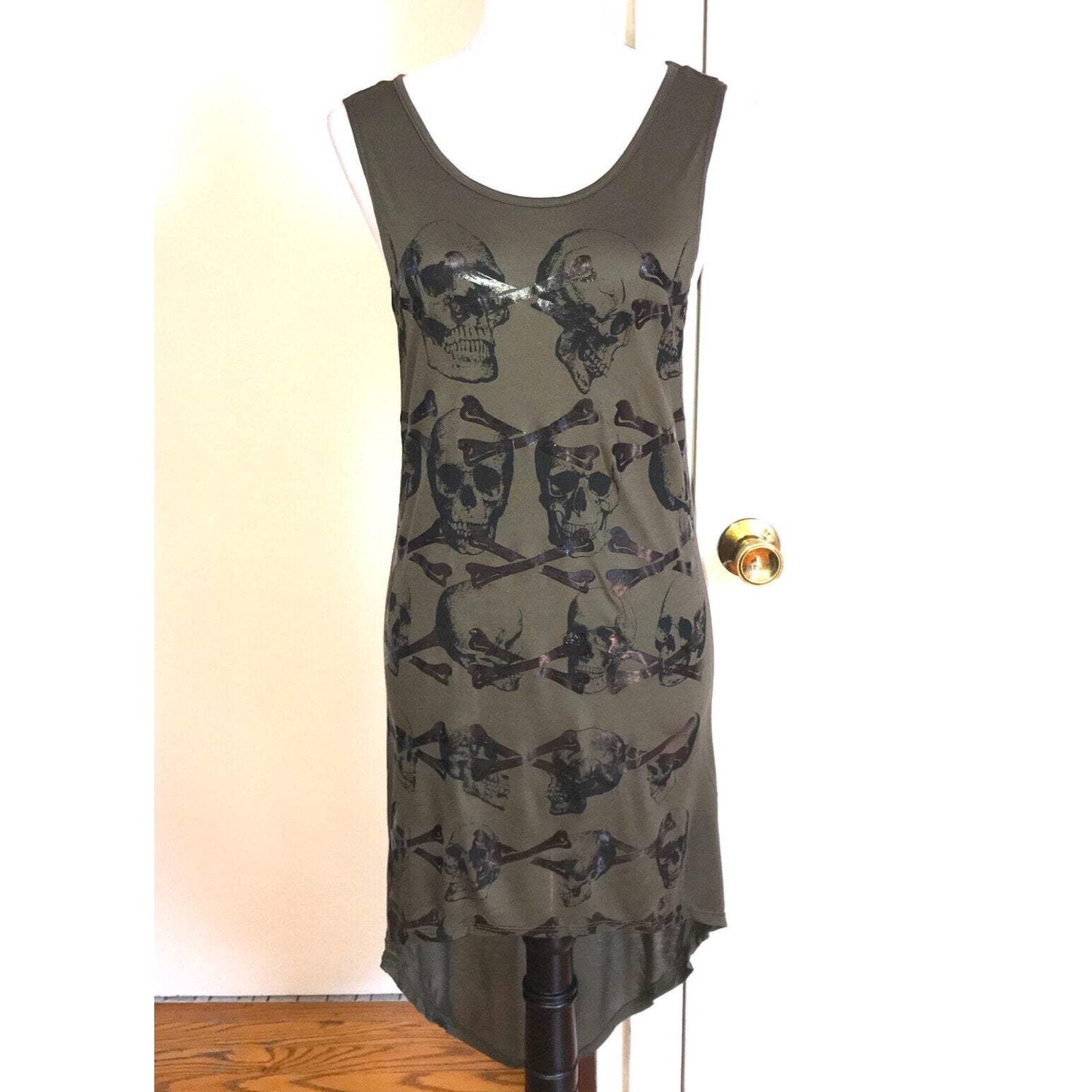 Tomb Raider Hi-Lo Goth Punk Steampunk Skull Crossbones Army Green Tunic Top S