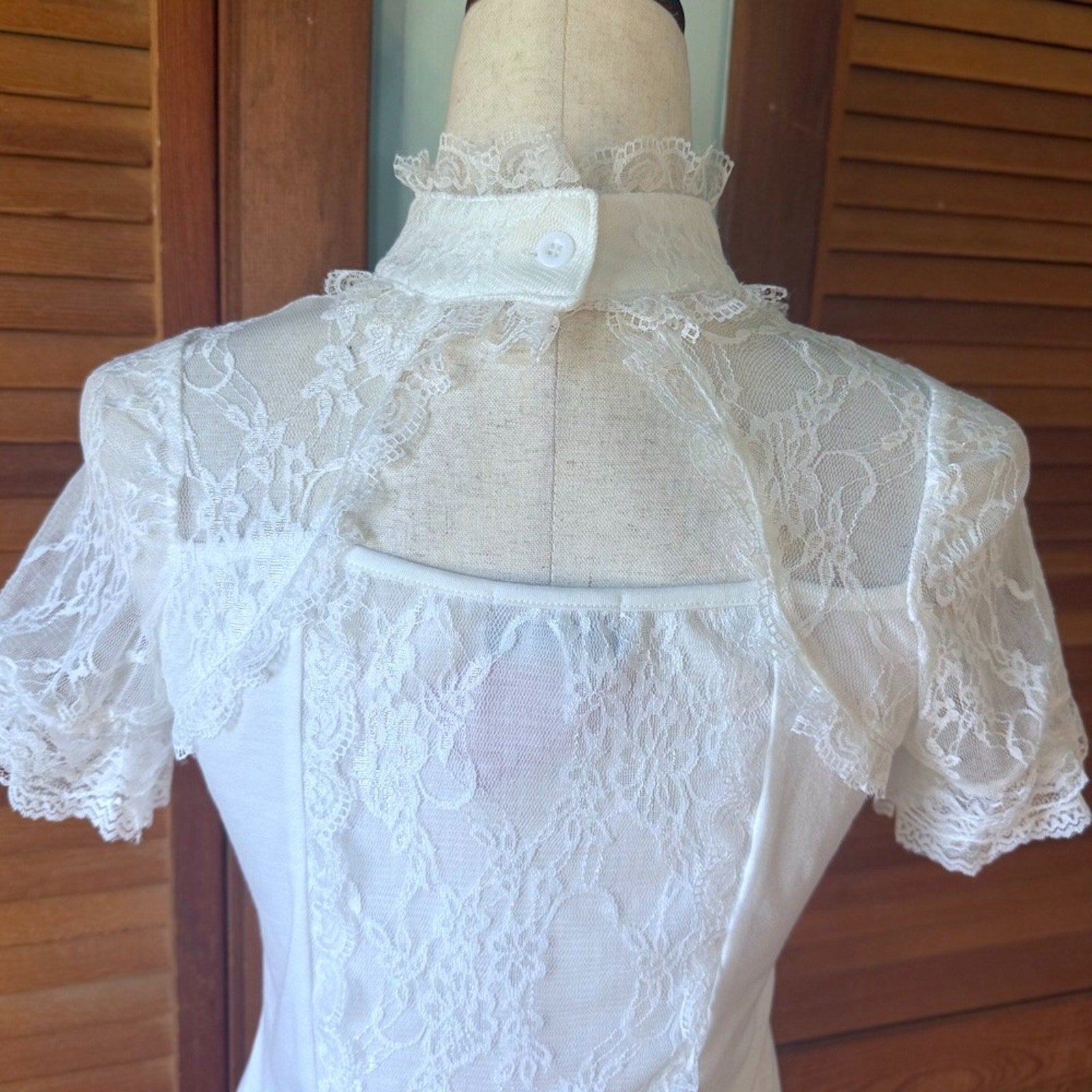 ACDC Rag J-fashion Gyaru Harajuku Dollcore Himekaji White Lace Up Cross Top