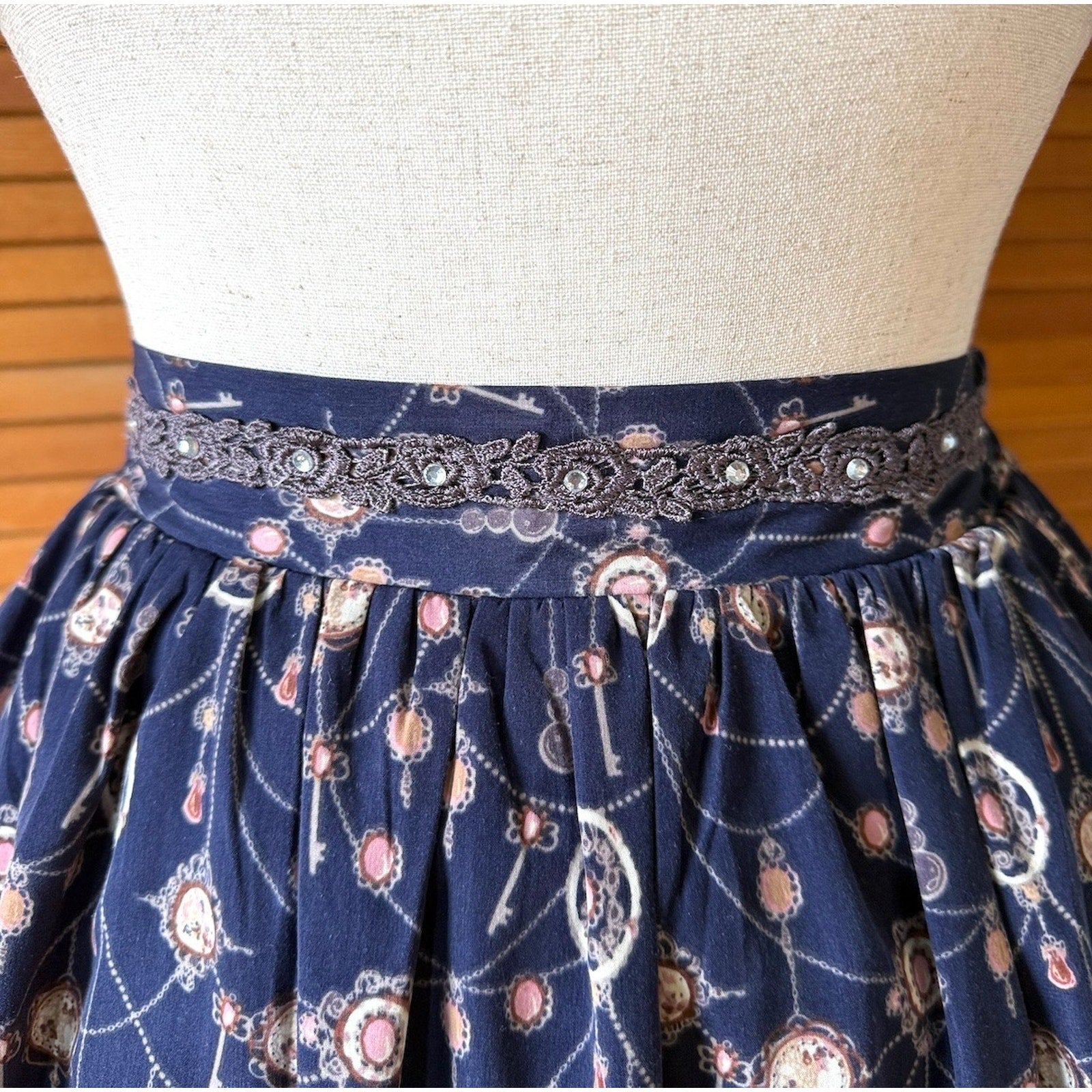 Axes Femme Lolita EGL Victorian Kawaii Dollcore Dark Blue Medallion Skirt M