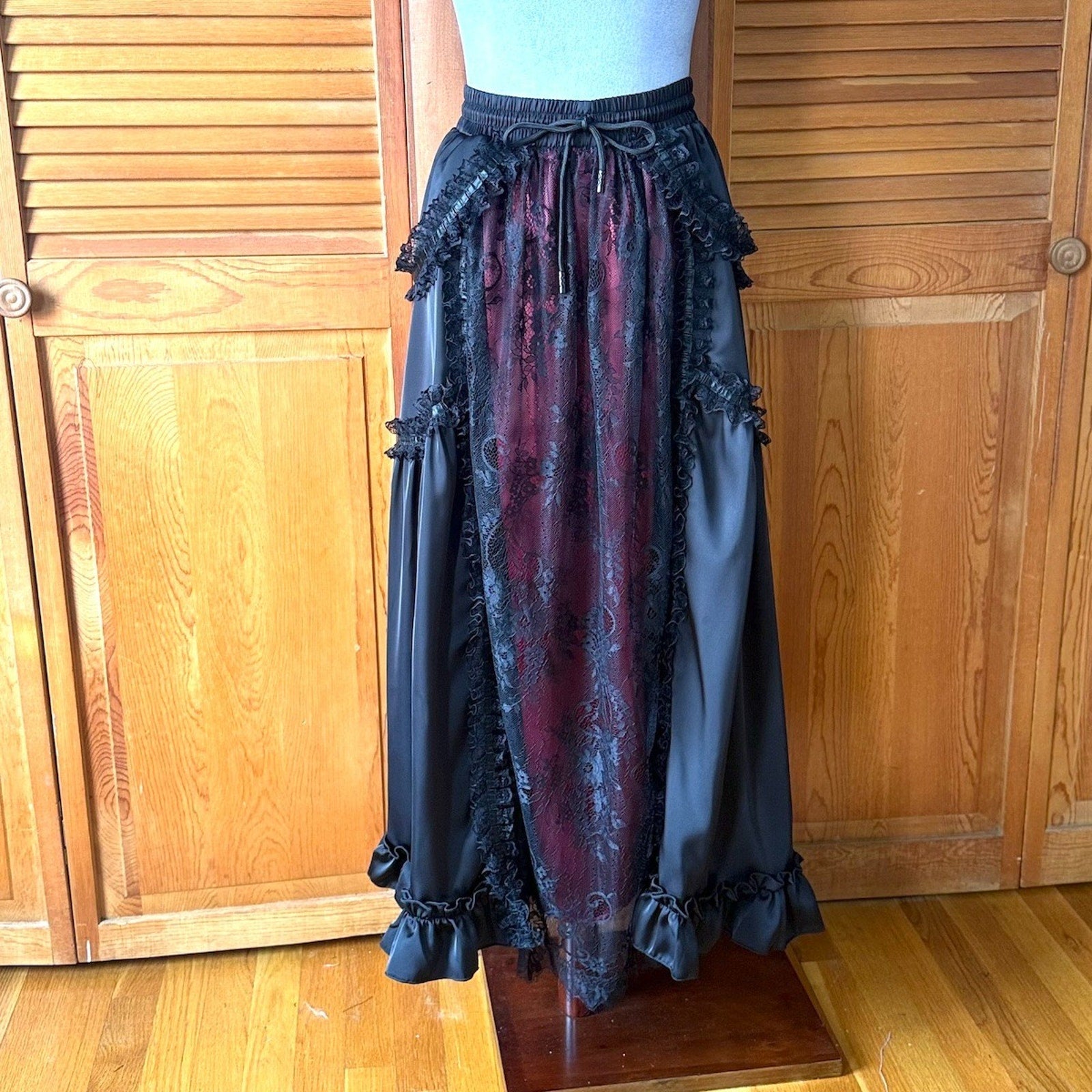 Dark in Love Gothic Victorian Vampire Vkei Black & Red Satin Ruffle Lace Skirt