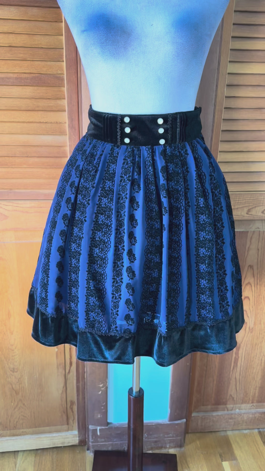 Axes Femme J-fashion Gothic Lolita EGL Blue Chiffon Black Velvet Rose Skirt M