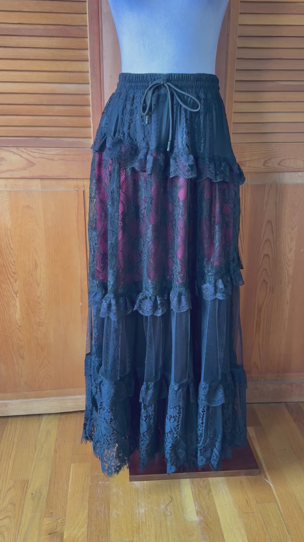 Dark in Love Gothic Victorian Vampire Visual kei Black & Red Lace Ruffle Skirt